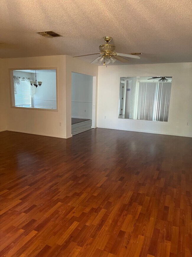 Foto del edificio - Spacious 3  Bedroom plus Den 3.5 baths 2 car plus golf cart garage in Timber Pines