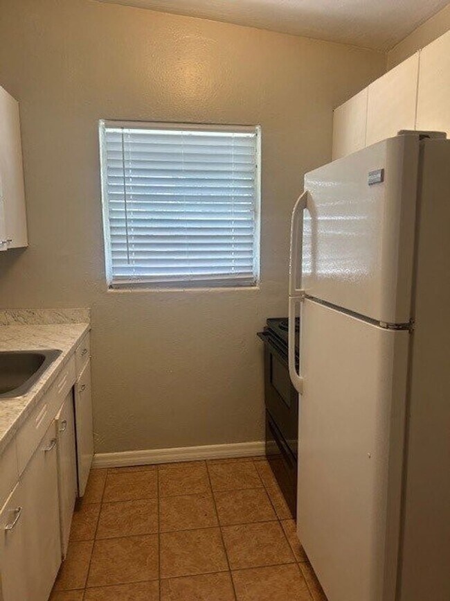 Foto del edificio - Spacious 3 bedroom 1 bathroom home with ni...