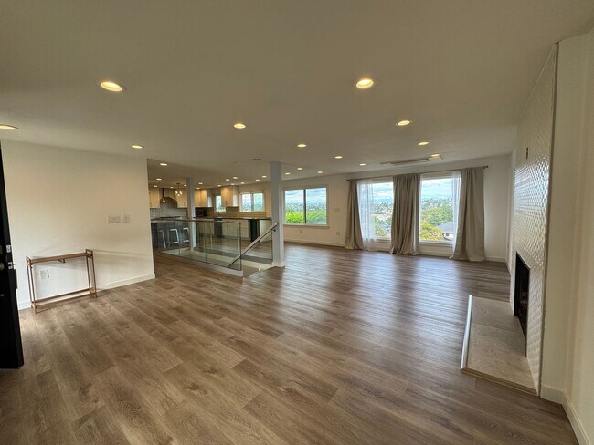 Building Photo - 4Bd/3Ba Seattle House