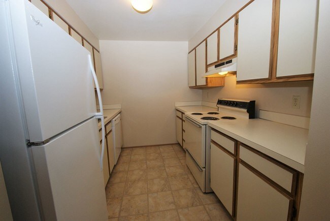 Building Photo - 1215 N 90th St