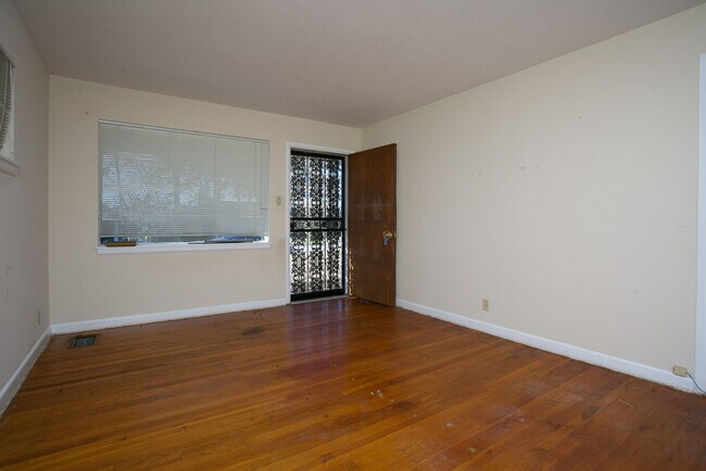 Building Photo - 36 Broadmoor Dr