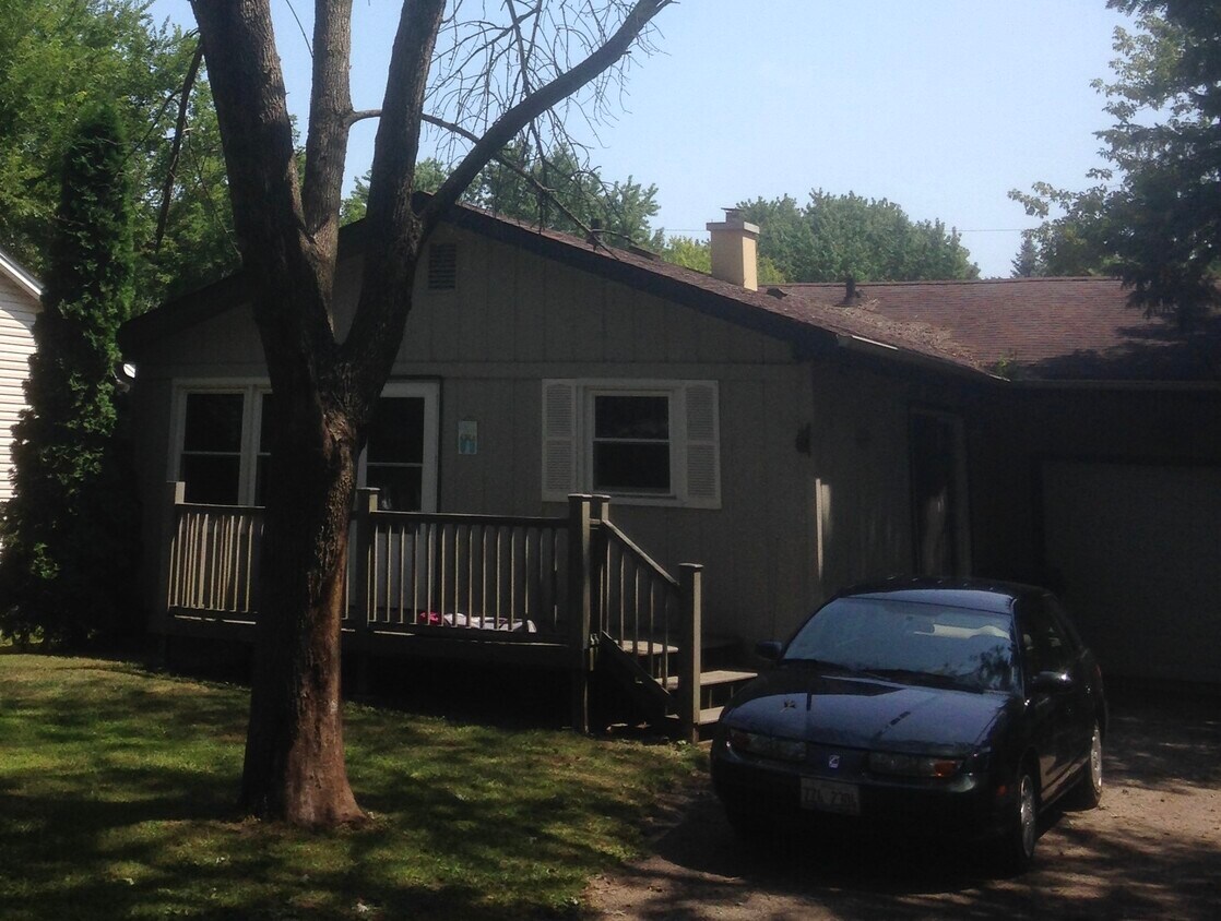 53 Barberry Dr, Crystal Lake, IL 60014 House Rental in Crystal Lake