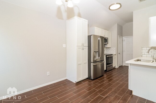 Foto del edificio - 7104 Stewart Ln