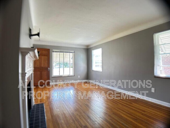 Foto del edificio - 14006 Lakewood Heights Blvd