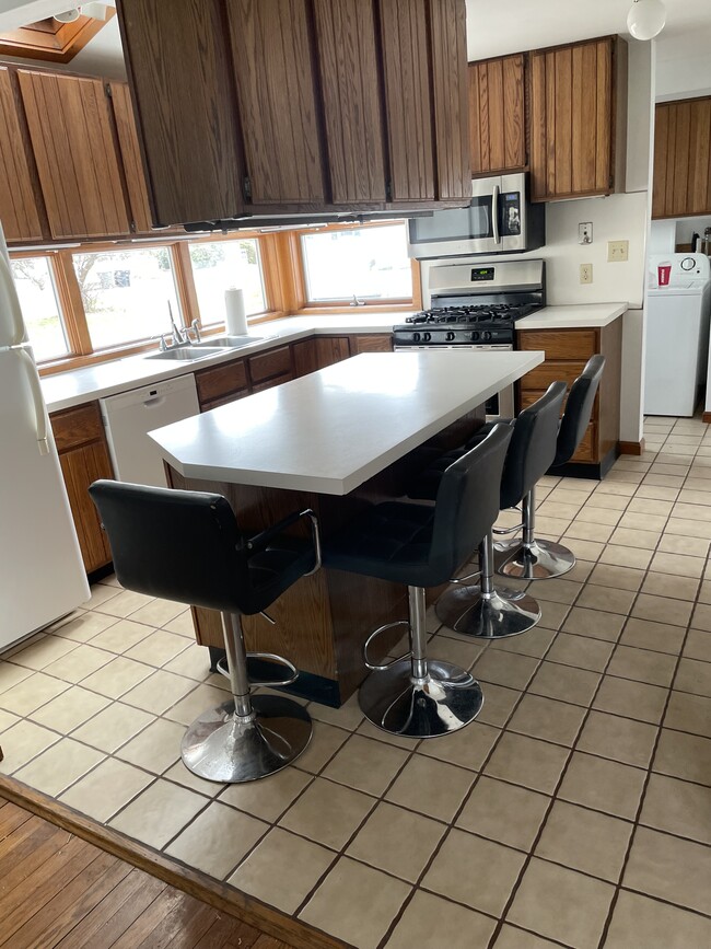 Kitchen island - 9 Miles St