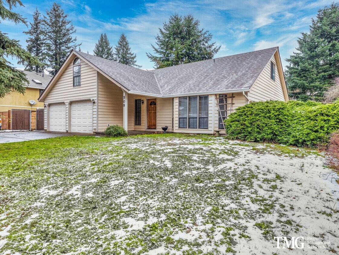 Primary Photo - Centrally Located, 3 Bedrooms, 2.5 Bath, T...
