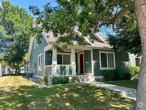 Building Photo - 845 Avenue E