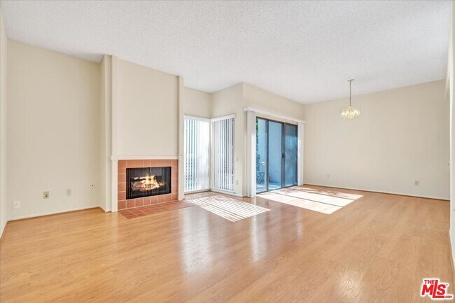 Building Photo - 2909 Arizona Ave