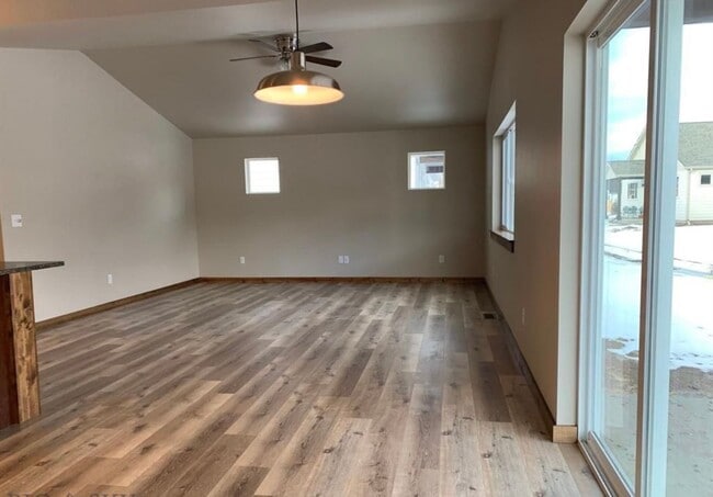 Building Photo - Spacious 3BR/2BA Home in Quiet Belgrade Neighborhood with Fenced Backyard & Garage