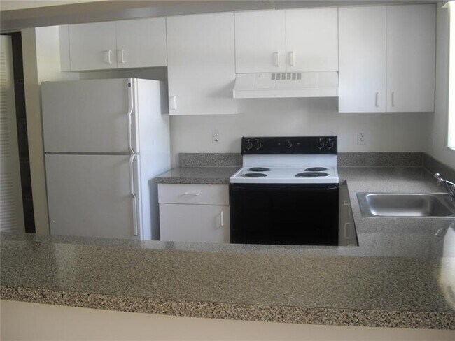 Foto del edificio - 751 N Pine Island Rd