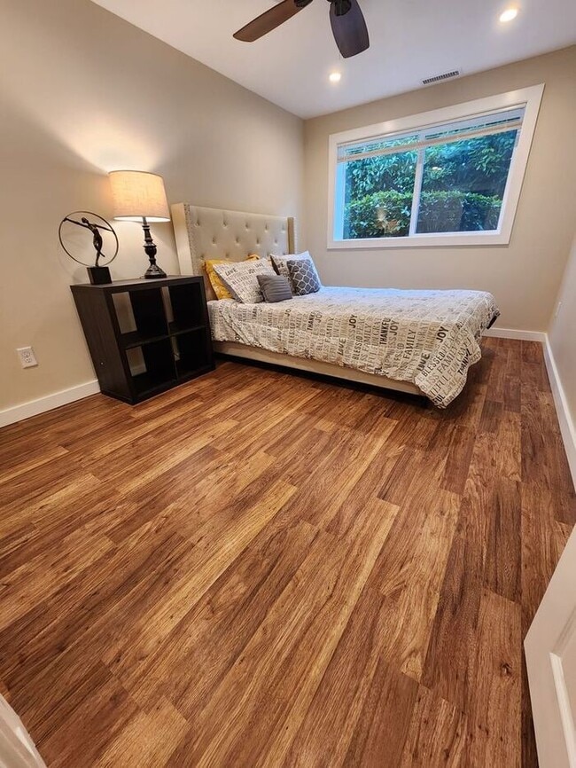 Building Photo - Fully FURNISHED OR UNFURNISHED 2 Bedroom 1...