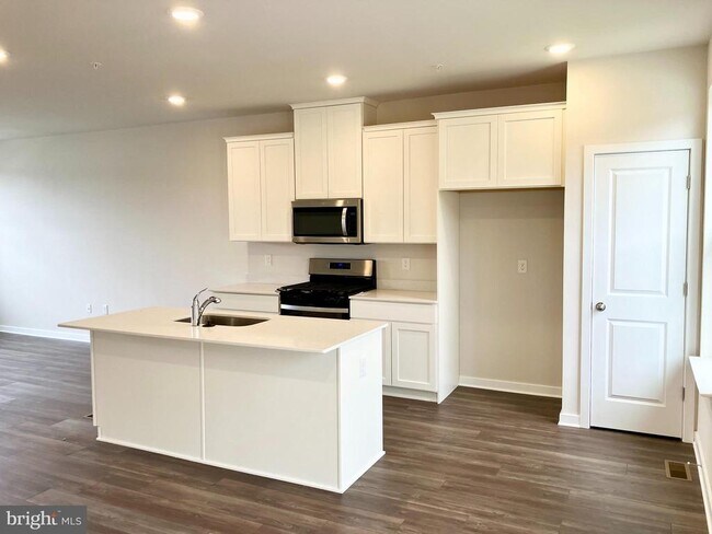 Foto del edificio - 7656 Clayton Ave
