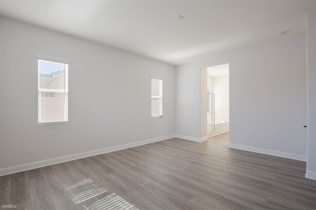 Building Photo - 5 br, 3 bath House - 24782 Melrose Drive