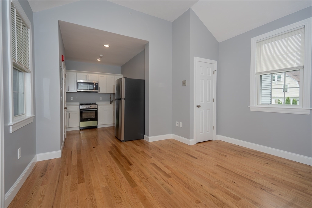 Primary Photo - 293 Fayette St