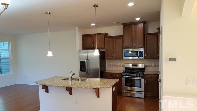 Building Photo - 910 Saratoga Dr