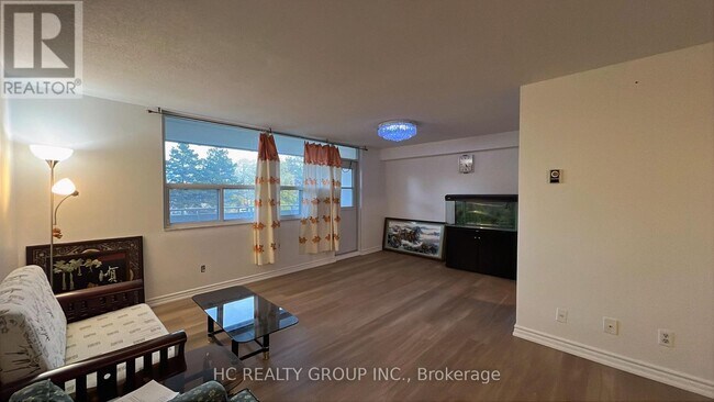 Photo du bâtiment - 2550 Pharmacy Ave