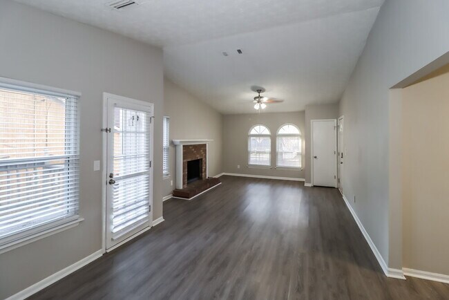 Foto del edificio - 643 Tarragon Wy SW