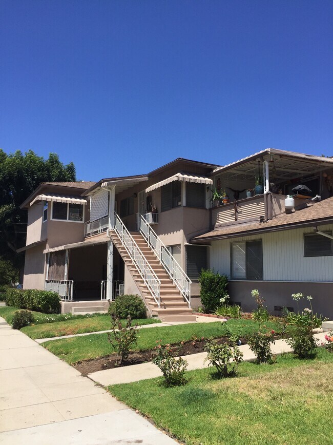 Building Photo - 14159 Moorpark St
