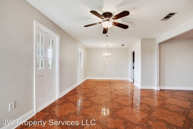 Building Photo - 1545 Spanish Oaks Dr