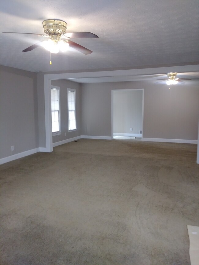 Building Photo - 3919 Rosedale Ln