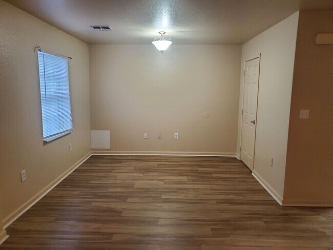 Foto del edificio - 1 BD / 1 BA