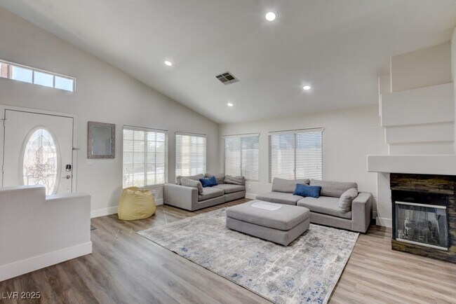 Foto del edificio - 9204 Sapphire Point Ave