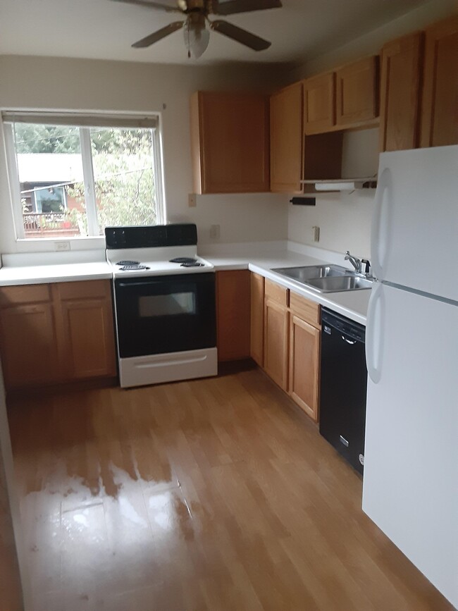 Foto del edificio - 1228 E 5th St