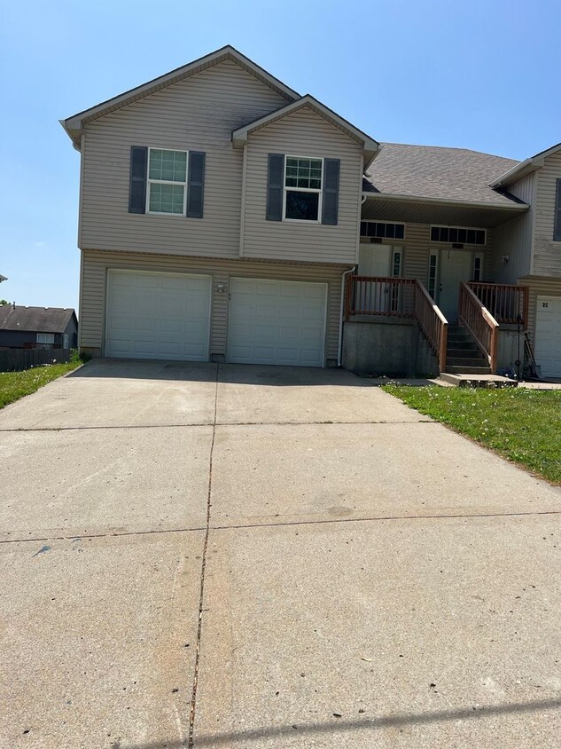 Foto principal - Huge 3 bedroom 3 Bath home in Grain Valley