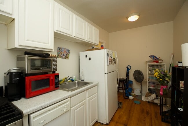 Building Photo - 837 W Cornelia Ave