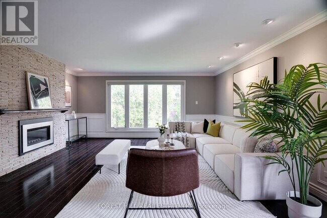 Building Photo - 244 Waterloo Ave