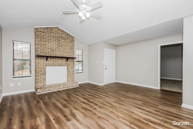 Building Photo - 2404 Cliffside Dr