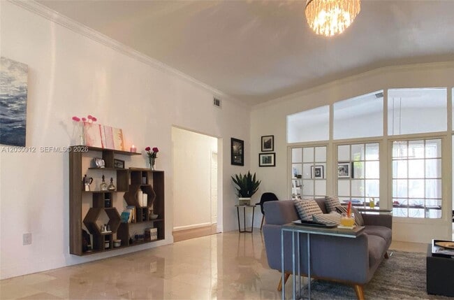 Foto del edificio - 1030 NE 81st St