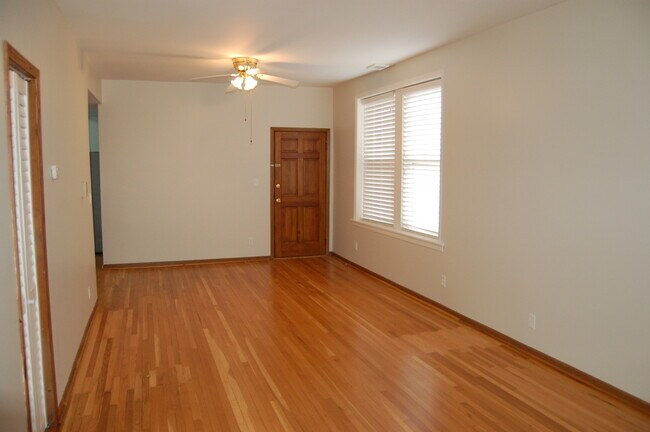 Building Photo - 1668 W Edgewater Ave