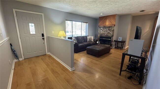 Foto del edificio - 18619 Yocam Ave