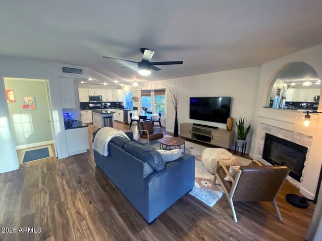 Building Photo - 3798 E Encinas Ave
