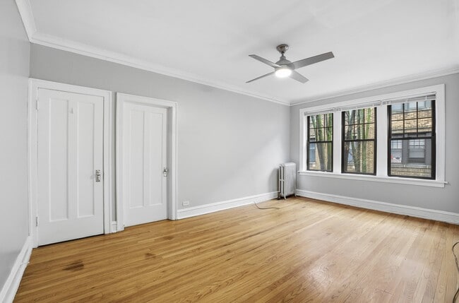 Building Photo - 2336 W Addison St