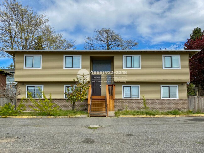 Lower unit within a fourplex - 21614 29th Ave S