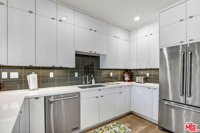 Foto del edificio - 12124 Goshen Ave