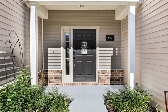 Foto del edificio - Charming 3-Bed Townhome in Prime Richmond Hill Location!