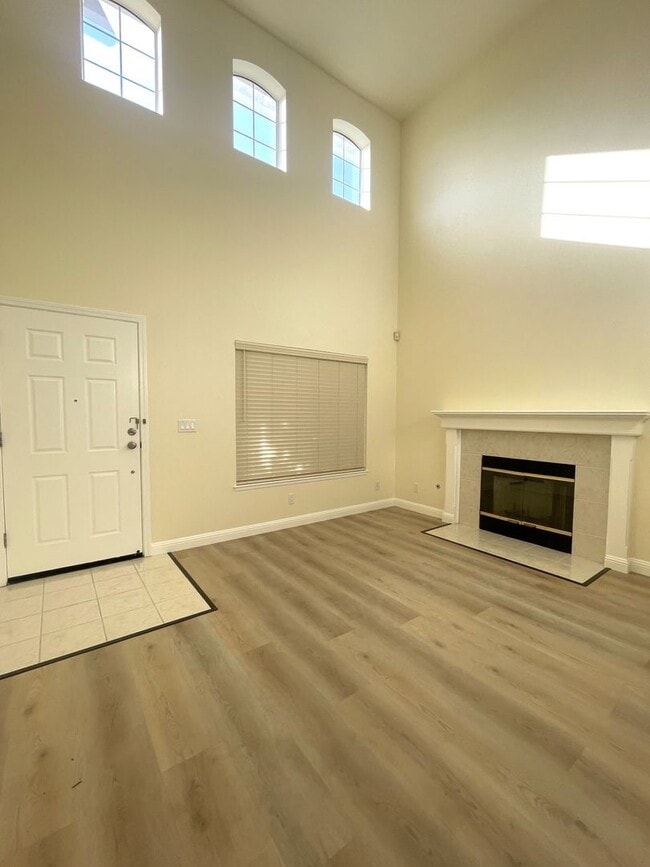 Building Photo - Great Location! 4 Bedroom 2.5 Bath Rental ...
