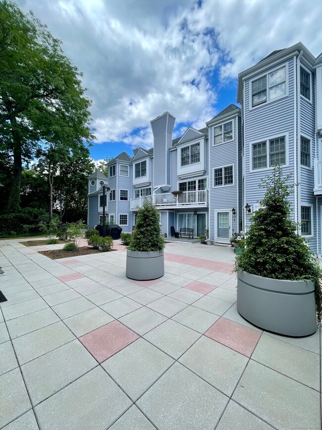 Building Photo - 118 Grove St