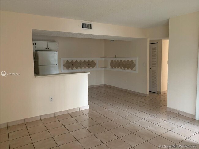 Building Photo - 301 Palm Way