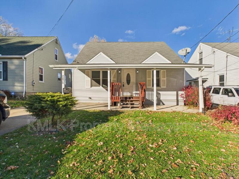 Foto principal - 2475 Ogden Ave