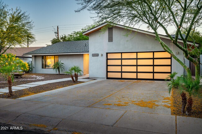 Building Photo - 6008 N 77th Pl