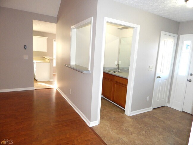 Building Photo - 2750 Waterford Park Dr