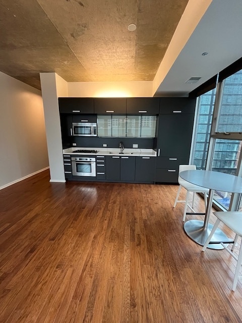 Building Photo - 550 N Saint Clair St