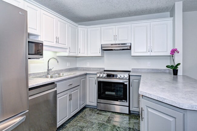 Photo du bâtiment - Stratford Place Apartments