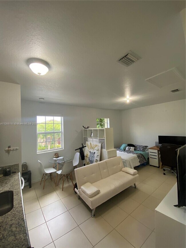 17122 SW 92nd St Unit Studio, Miami, FL 33196 Apartments in Miami, FL