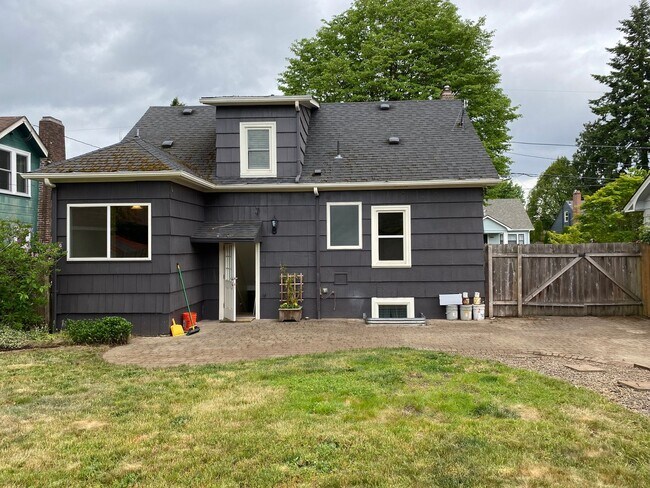 Foto del edificio - Arbor Lodge Bungalow!