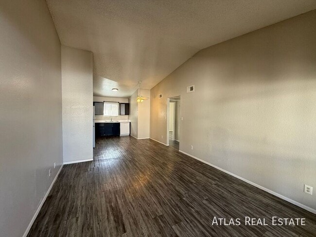 Building Photo - 465 W Ivyglen St